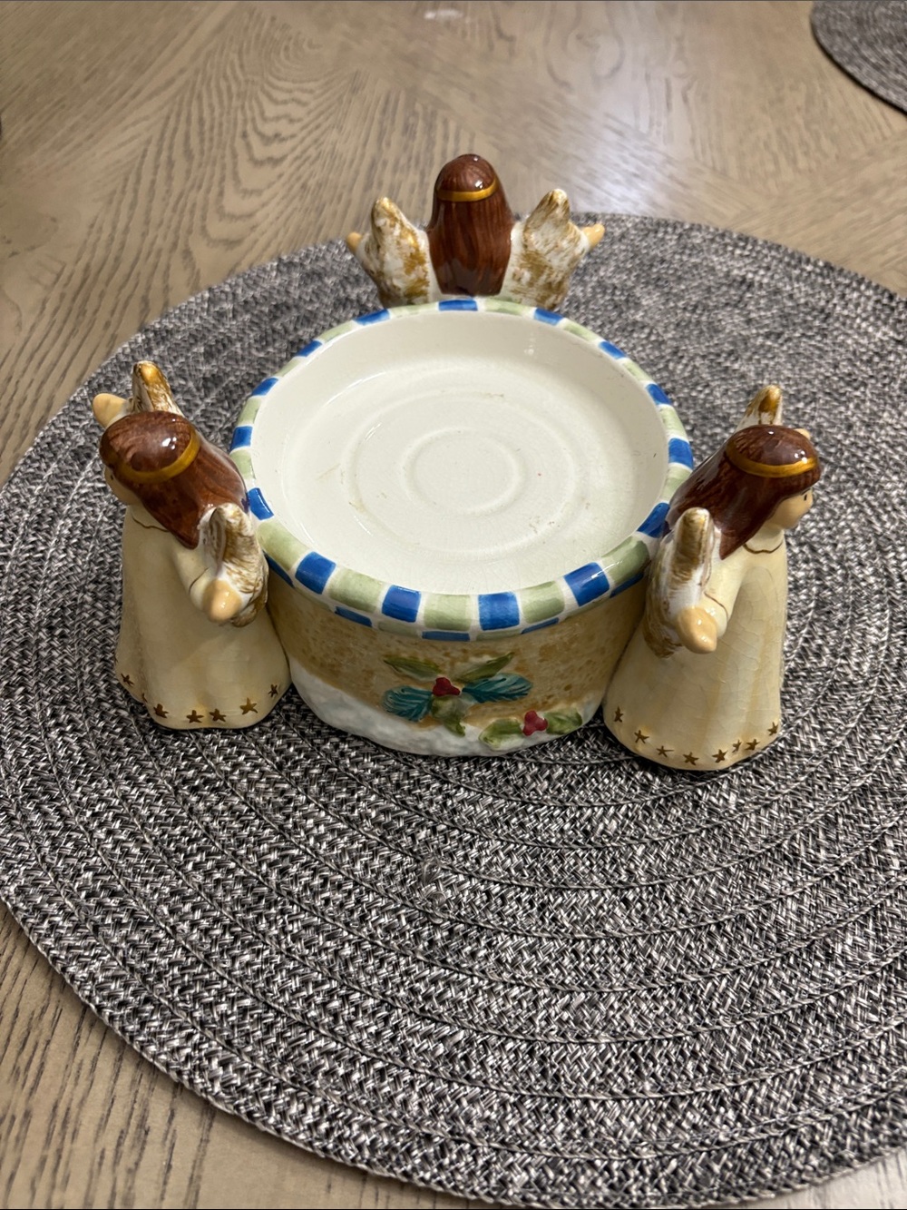 Ceramic Angel Trio Decorative Bowl - Cream with Blue Accent por